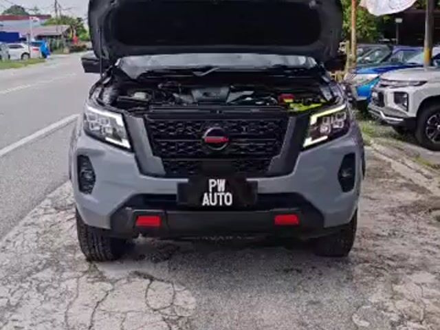 Nissan NAVARA PRO-4X 2.5L(A) CRDi 7SPD 4X4 pickups - 1