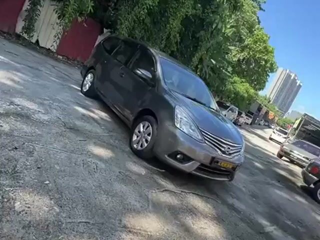 14 Nissan GRAND LIVINA 1.8*OTR W/O INSURANCE & R/T - 1