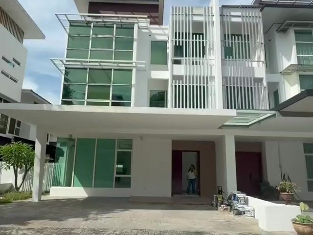 Video Image 1