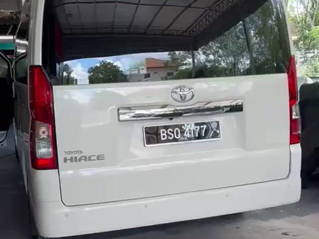 Toyota HIACE 2.8 SLWB with power door, power boot - 1