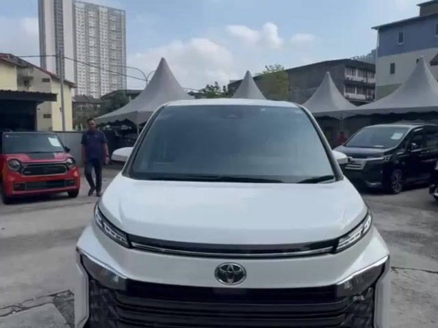 UNREG🔥FULL LOAN 2023 Toyota VOXY SG 2PWRDOOR - 1