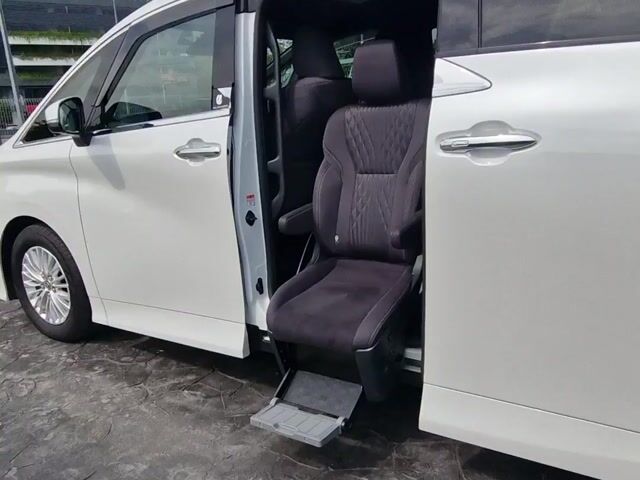 Toyota Alphard 2.5 AGH40 Welcab Ready Stock - 1