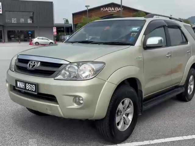 2005 Toyota Fortuner 2.7V AT Prem Very LowMile 44K - 1