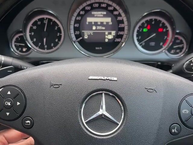2010 Mercedes Benz E300 sun roof push start - 1