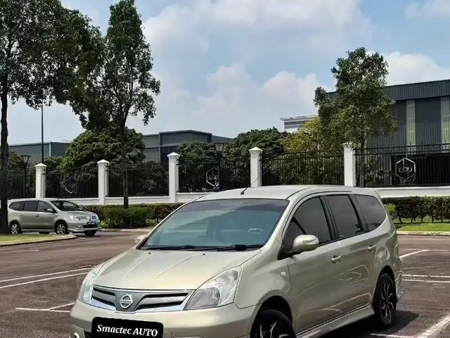 2012 Nissan GRAND LIVINA 1.6 IMPUL MC FACELIFT (A) - 1