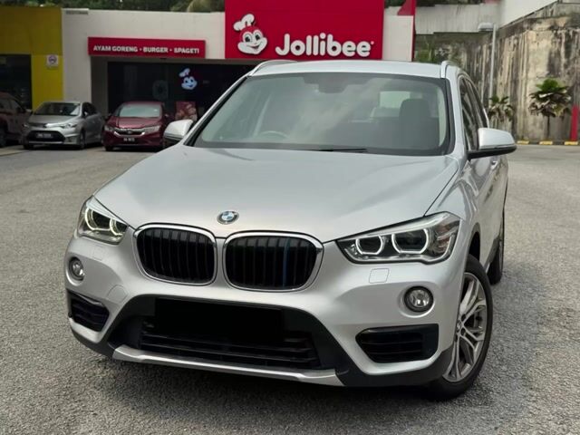 Bmw X1 SPORT POWER BOOT FULL SPEC REVERSE CAM - 1