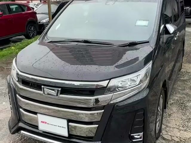 Toyota Noah 7 Seater Pilot Seat Power Boot - 1