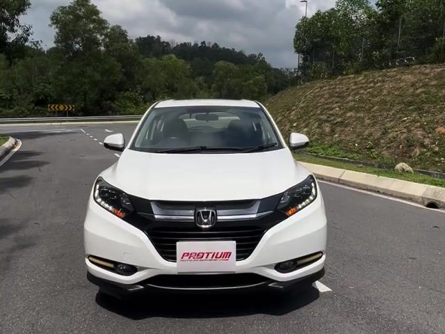 2016Honda HR-V V-Spec 1.8 (A)B/ListBolehLoanKedai - 1