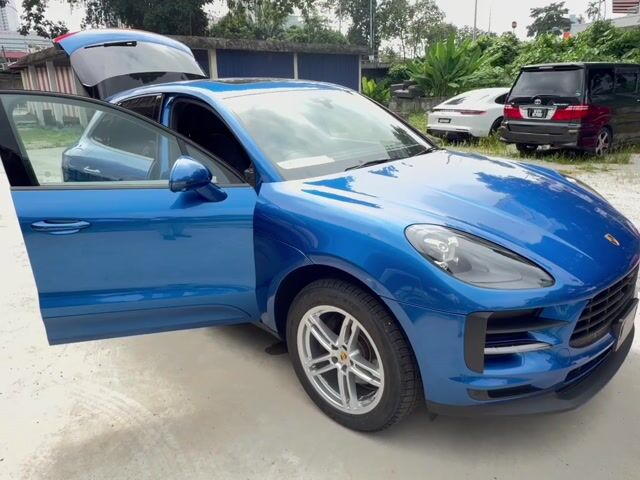 2021 Porsche MACAN 2.0 Sapphire Blue Metallic - 1