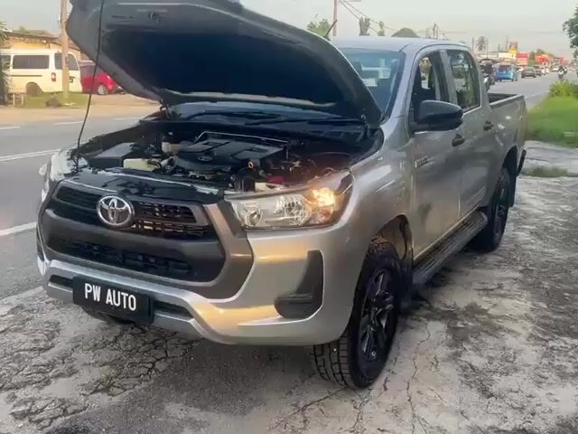 Toyota HILUX 2.4(A)REVO E D/C VNT 6PSD 4X4 Pickups - 1