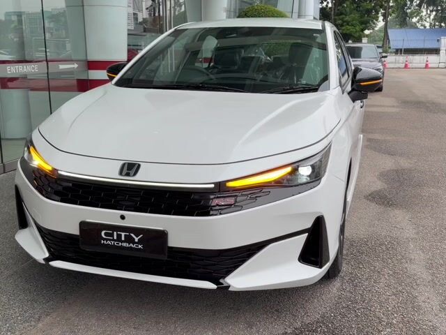 Honda City Hatchback High Rebate Free Gifts - 1