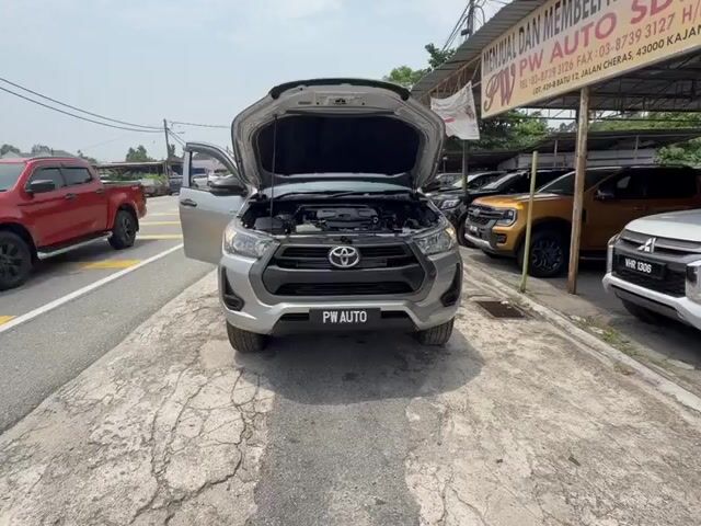 Toyota HILUX 2.4(A)REVO E D/C VNT 6PSD 4X4 Pickups - 1