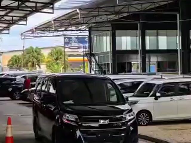 2021 Toyota NOAH 2.0 X 7 SEATER - 1