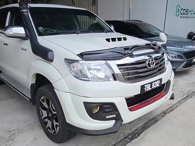 2013 Toyota HILUX 2.5 G VNT TRD (M) I/COOLE S/ROOF - 1