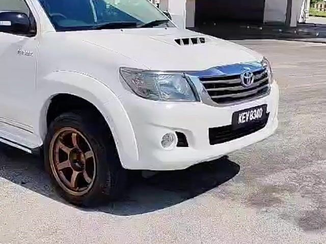 2013 Toyota HILUX 2.5 VNT (M) 1 YRS WRNTY/FOC DELI - 1