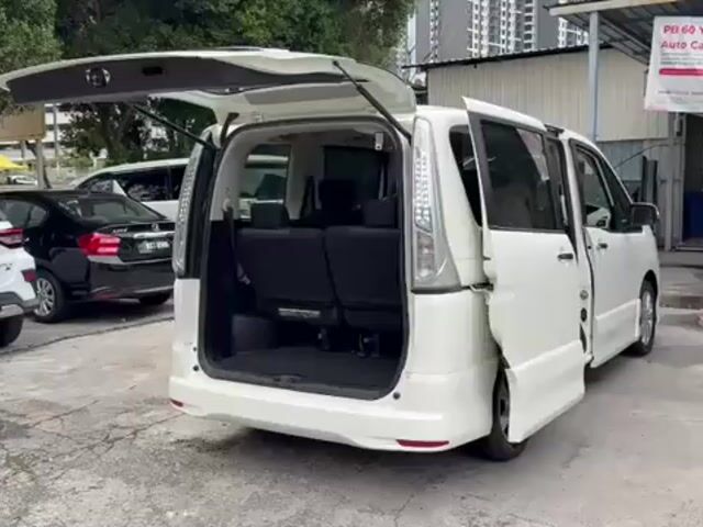 2013 Nissan SERENA 2.0 S-HYBRID HIGHWAY STAR - 1