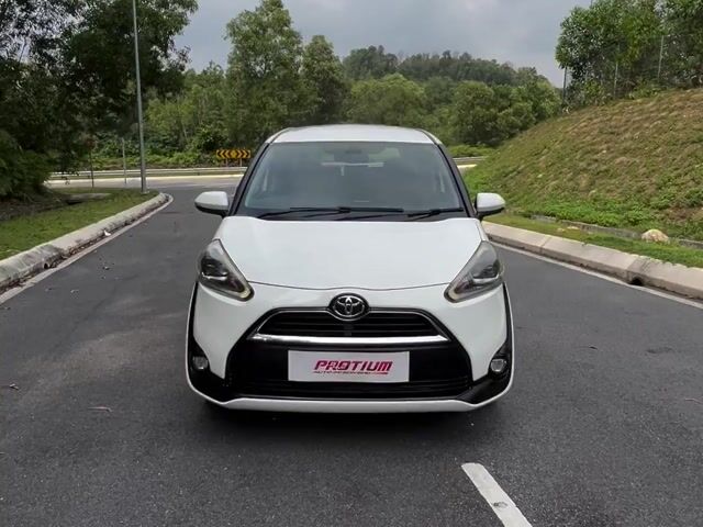 2017 ToyotaSienta V-Spec1.5(A)B/ListBolehLoanKedai - 1
