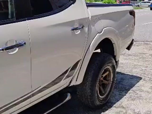 Mitsubishi TRITON 2.5(A) HS ADVENTURE 4x4 pickups - 1