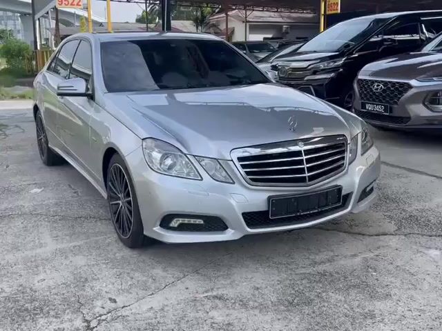 Mercedes Benz E250 CGI BlueEFCY 1.8 (A) AVANGARDE - 1
