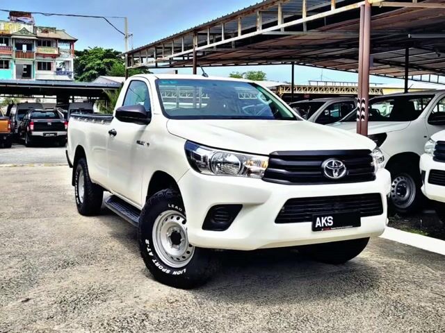2017 Toyota HILUX 2.4 VNT SINGLE CAB NEW AT TYRES - 1