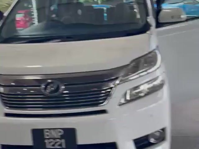 2013 Toyota VELLFIRE 2.4 X 8SEATER WARRANTY 2P/DOR - 1