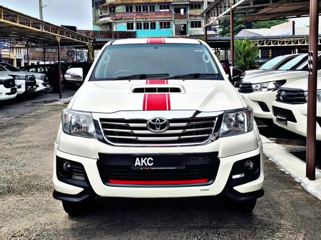 2015 Toyota HILUX 2.5 G TRD SPORTIVO LOW MILEAGE - 1