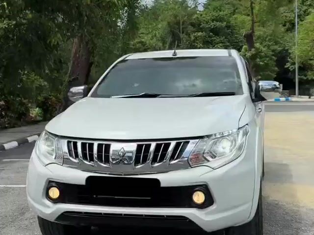 2016 Mitsubishi TRITON 2.4 VGT ONE OWNER like NEW! - 1