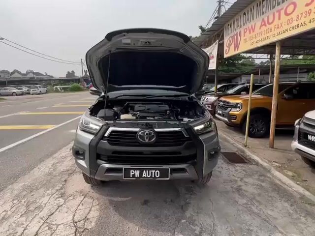 TOYOTA HILUX 2.8(A) ROGUE D/C VNT 4X4 6spd pickups - 1