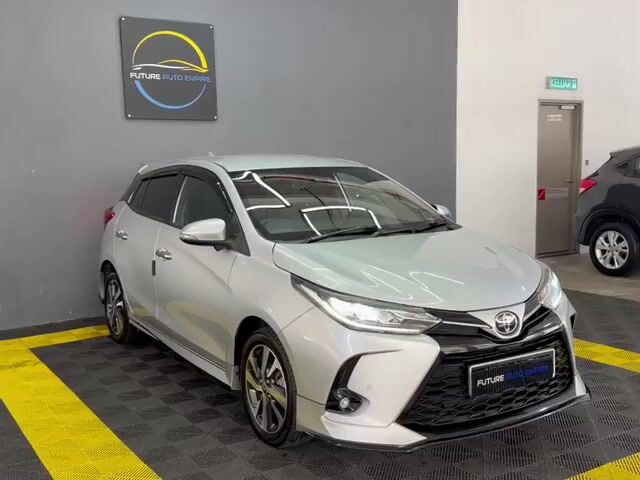 Toyota YARIS 1.5 G FACELIFT /TOYOTA SERVICE RECORD - 1