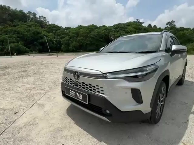 2025 Toyota COROLLA CROSS 1.8 V SUV (A) 1K MILEAGE - 1