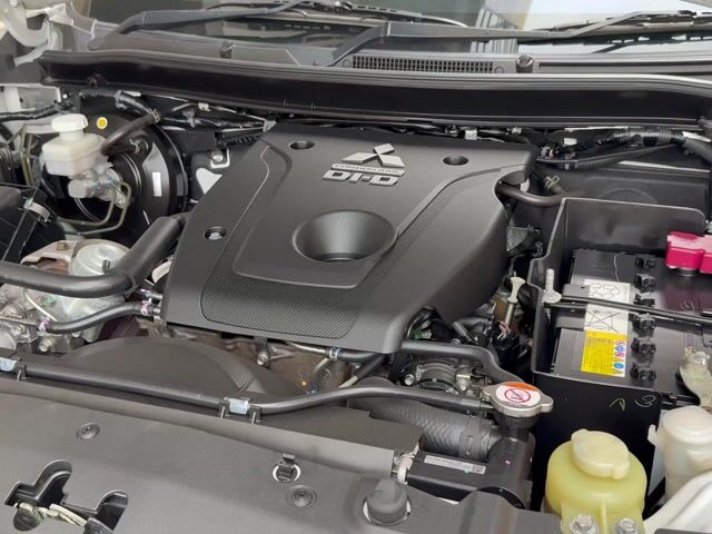 Mitsubishi TRITON 2.4 VGT PREMIUM 2022 - 1