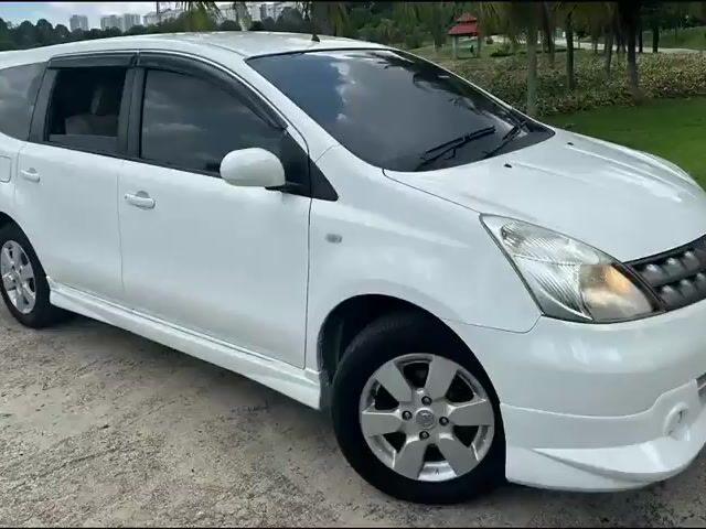 2010 NISSAN GRAND LIVINA 1.6 (A) Masih Boleh Loan! - 1