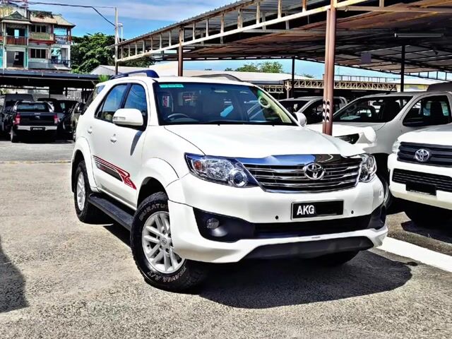 2012 Toyota FORTUNER 2.5 G FACELIFT NEW AT TYRES - 1