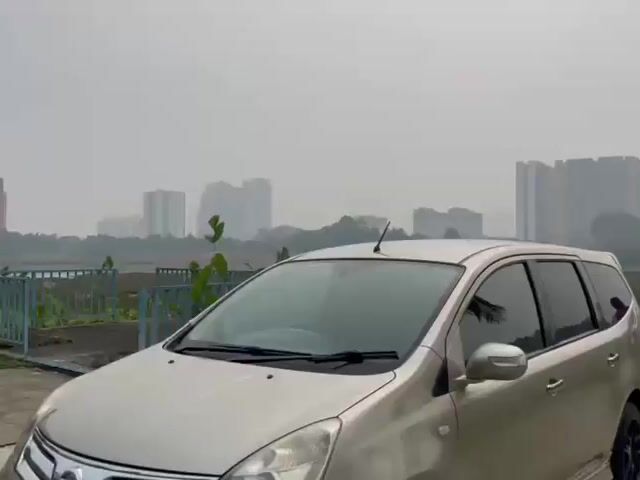 2012 NISSAN GRAND LIVINA 1.8 (A) Masih Boleh Loan! - 1