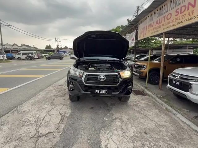 Toyota HILUX 2.4(A) REVO L-EDITION VNT 4X4 Pickups - 1