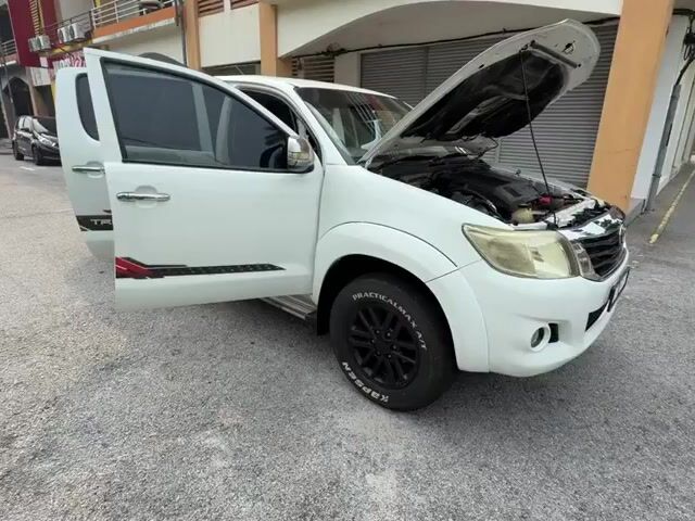 2014 Toyota Hilux 3.0 Automatic TRD Facelift VNT - 1