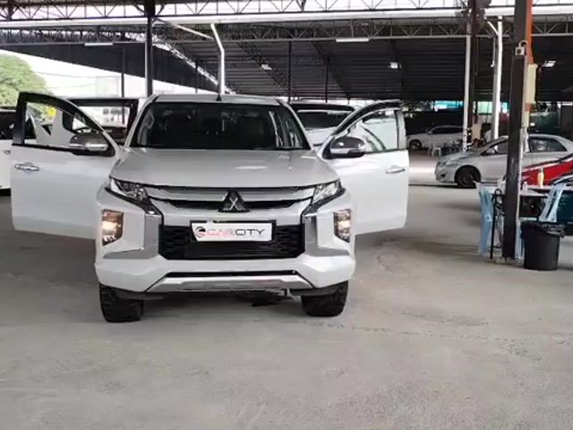 2022 Mitsubishi TRITON 2.4 VGT PREMIUM REVERSE CAM - 1