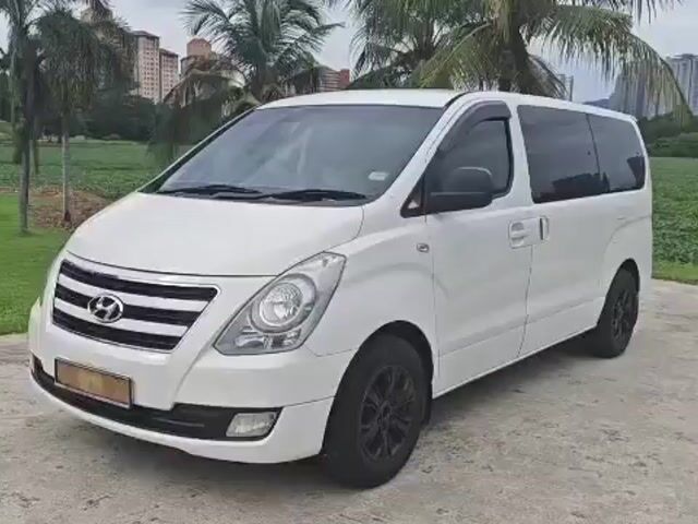 2017  HYUNDAI GRAND STAREX 2.5 D Can Loan!!! - 1
