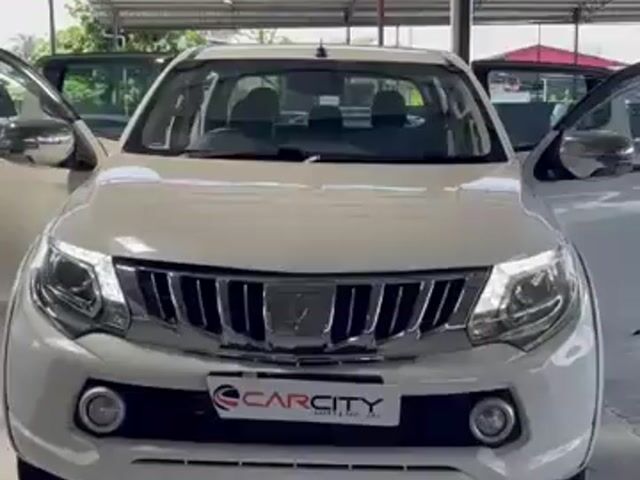 2019 Mitsubishi TRITON 2.4 VGT 4x4 HS NO OFF ROAD - 1