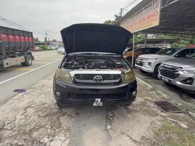 Toyota HILUX 2.5(M)VIGO D/C G D4D 5spd 4X4 pickups - 1