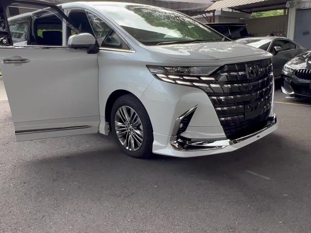 Toyota Alphard Z 100 km 5A Fully Loaded  - 1