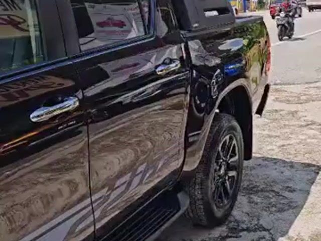 Toyota HILUX 2.4L(A)REVO D/C G VNT 4wd 4X4 pickups - 1