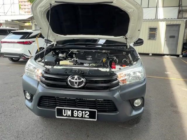 TOYOTA HILUX 2.4 Single Cab FULL Service RECORD - 1