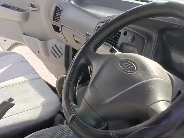 Kia pregio 2011 12 seater , warranty plan availabl - 1