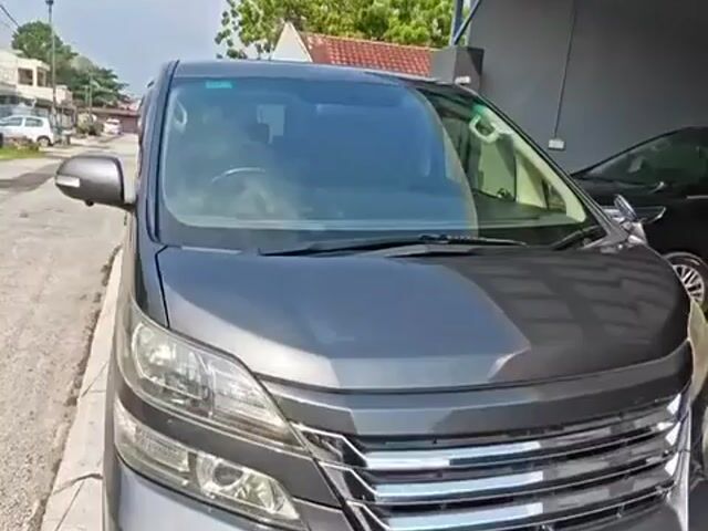 ON THE ROAD 2010 Toyota VELLFIRE 2.4 - 1