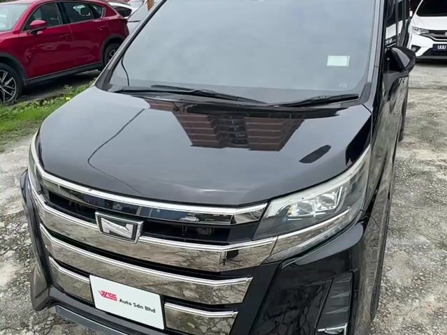 Toyota Noah Premium MPV 2 Power Door - 1