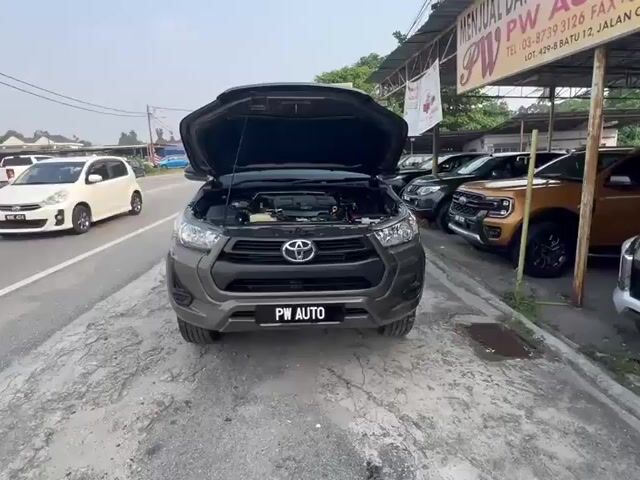 Toyota HILUX 2.4(A)REVO E D/C VNT 6PSD 4X4 Pickups - 1