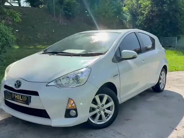 2013 TOYOTA PRIUS C 1.5 (A) Masih Boleh Loan Lagi! - 1