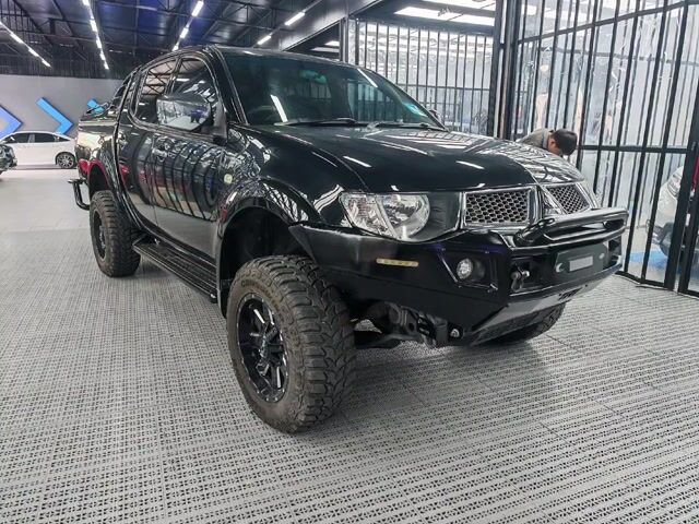 2010 Mitsubishi TRITON 2.5 KB4TGJRXZR FACELIFT (A) - 1