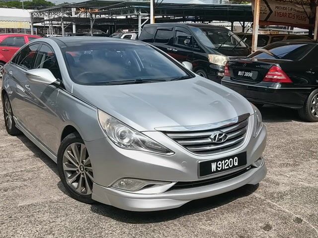 2013 Hyundai SONATA 2.0 (A) SUNROOF - 1